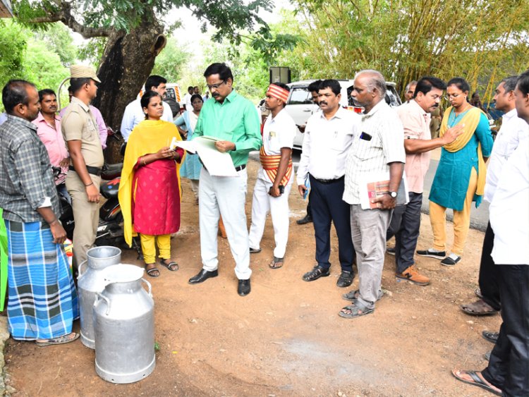 அதிகாரிகளால் மூடி மறைக்கப்பட்ட திட்டங்களை 'உங்களைத் தேடி உங்கள் ஊரில்" மூலம் வெளிக் கொண்டுவந்த கலெக்டர்!