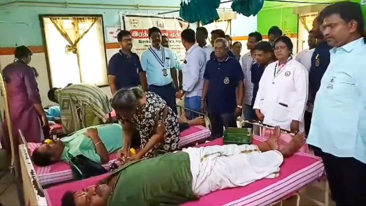 ரத்த தான முகாமில் மூலிகை செடிகள்!