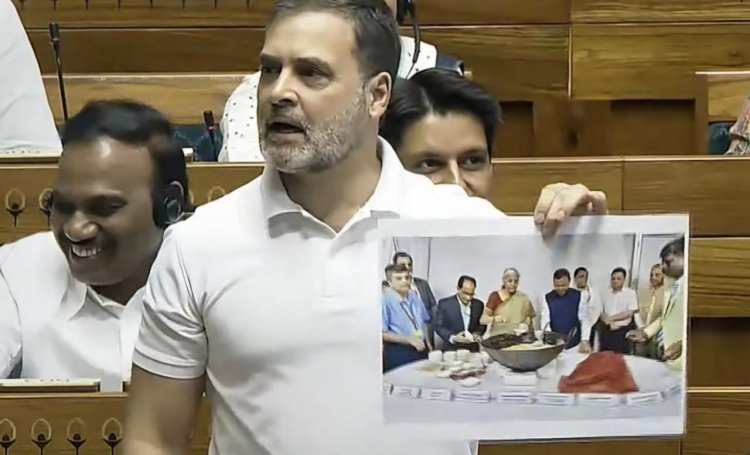 அல்வா கிண்டும் படத்தை காட்டி அவையில் பேசிய ராகுல்காந்தி!