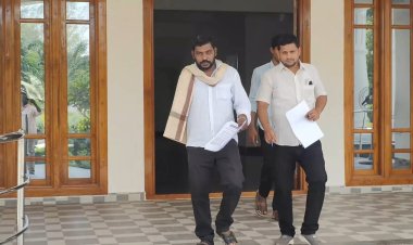 ஆதார் அட்டை பான் கார்டு பெற்று பணம் சுவாஹா! எஸ்.பி.யிடம் புகார்!