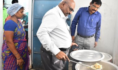 ஒரு தாலுக்காவிற்கு 5 கார்மென்ட்ஸ் நிறுவ வேண்டும்!  ஐ.ஏ.எஸ் அலுவலர் அறிவுறுத்தல்!