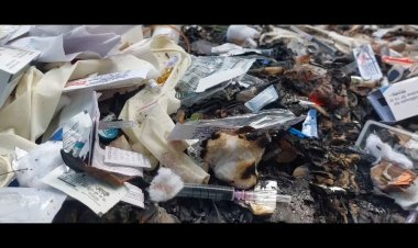 மருத்துவ கழிவை கொளுத்தும் அரசு ஊழியர்கள்!