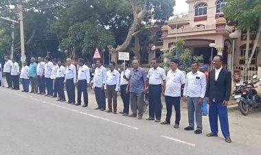 நீதிமன்ற பணிகளை புறக்கணித்து முழக்கமிட்ட வழக்கறிஞர்கள்!