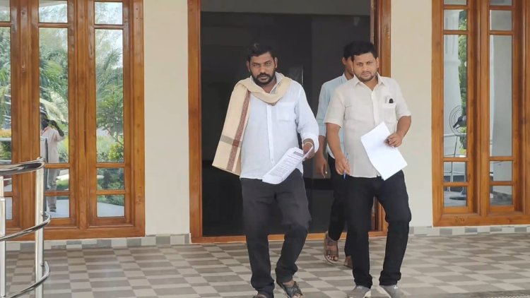ஆதார் அட்டை பான் கார்டு பெற்று பணம் சுவாஹா! எஸ்.பி.யிடம் புகார்!