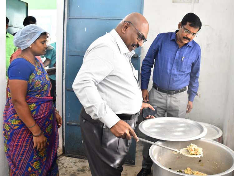 ஒரு தாலுக்காவிற்கு 5 கார்மென்ட்ஸ் நிறுவ வேண்டும்! ஐ.ஏ.எஸ் அலுவலர் அறிவுறுத்தல்!