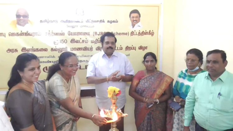 இளங்கலை மாணவியர் விடுதியை திறந்து வைத்த முதலமைச்சர்!