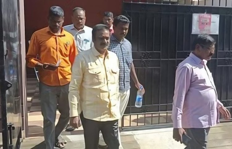தொலைக்காட்சி நிறுவனத்திற்கு சீல்! கட்டுக்கட்டாக பணம் பறிமுதல்!