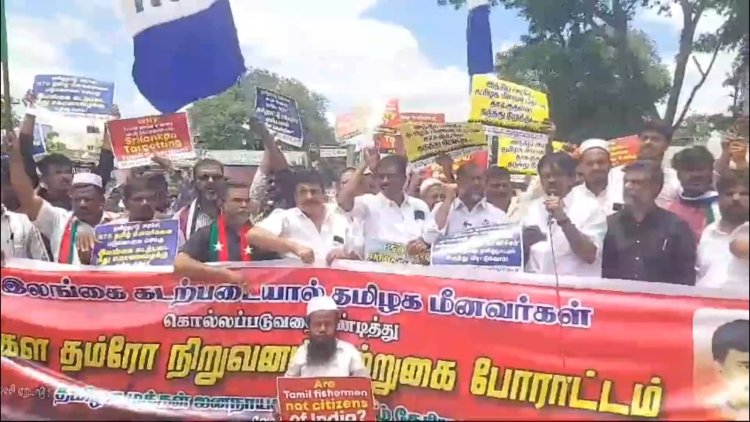 தமிழகத்திலுள்ள இலங்கையின் தம்ரோ பர்னிச்சர் கடையை முற்றுகையிட்ட இயக்கத்தினர்!