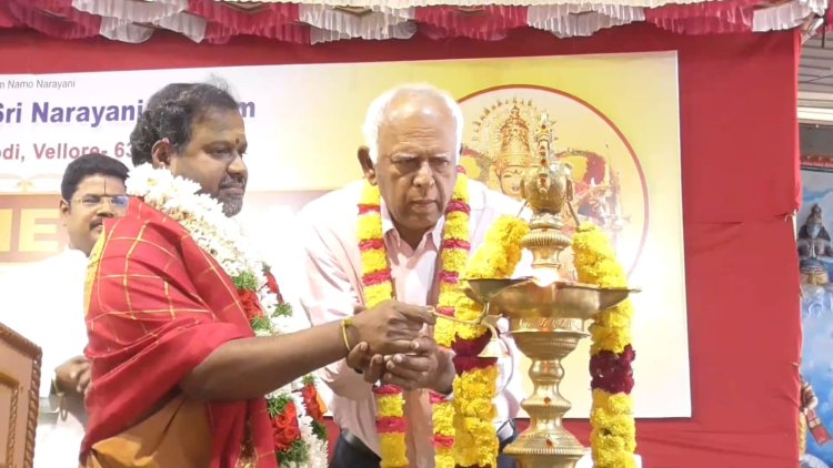 சக்தியம்மா சார்பில் கல்வி உதவி பெறும் நீங்கள் பிறருக்கு உதவுங்கள்! காவல்துறை முன்னாள் தலைவர் பேச்சு!
