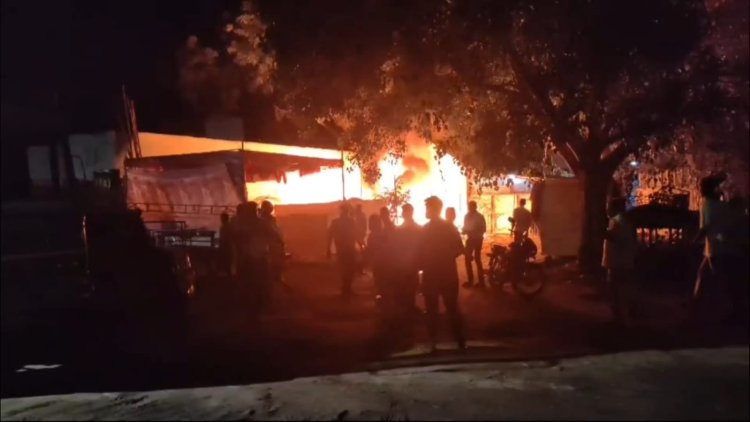 பேனர் குடோன் எரிந்தது!