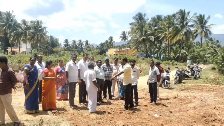 தேக்கு மரங்களை வெட்டி சென்ற விவகாரம்! மரமே இல்லை என்று சொல்ல வைத்த அதிகாரிகள்!
