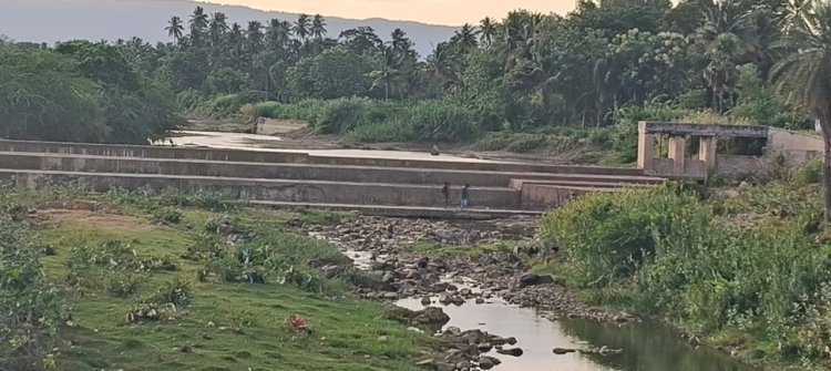 கள்ளச் சாவி போட்டு மதகை திறந்த மணல் களவாணிகள்!