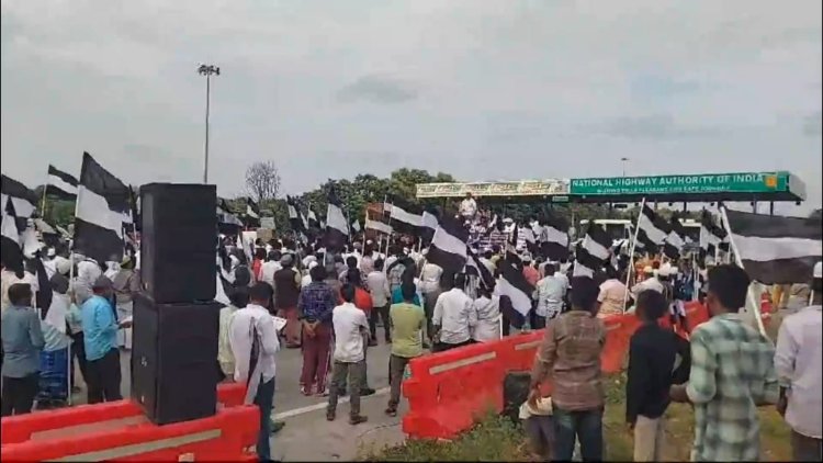 அரசு பேருந்து கண்ணாடியை உடைத்த மமக வினர்!