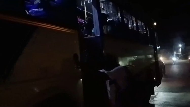 பயணிகளை வெறுப்பேற்றிய அரசு ஏ.சி.பஸ்!