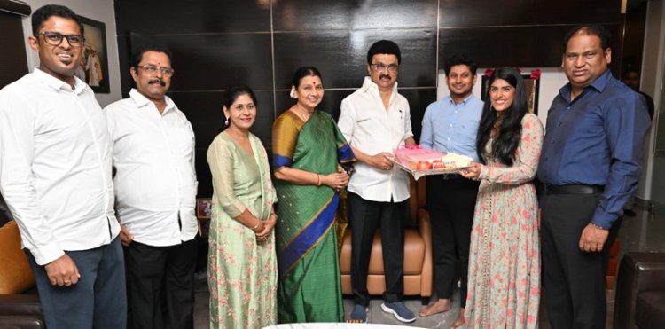 நறுவீ திருமண தம்பதிகளை வாழ்த்திய தமிழ்நாடு முதலமைச்சர்!