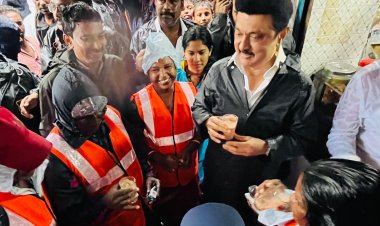 கொட்டும் மழையில் ஆய்வு நடத்திய முதலமைச்சர்! தூய்மை பணியாளர்களுடன் டீ அருந்தி உற்சாகப்படுத்தினார்!!