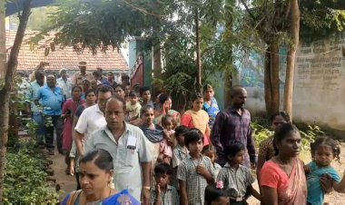 பள்ளி கட்டிடம் வேண்டி போராடிய மாணவ சிறார்கள்! விரட்டியடிக்க முயன்ற போலீசார்! டென்ஷனோ டென்ஷன்!