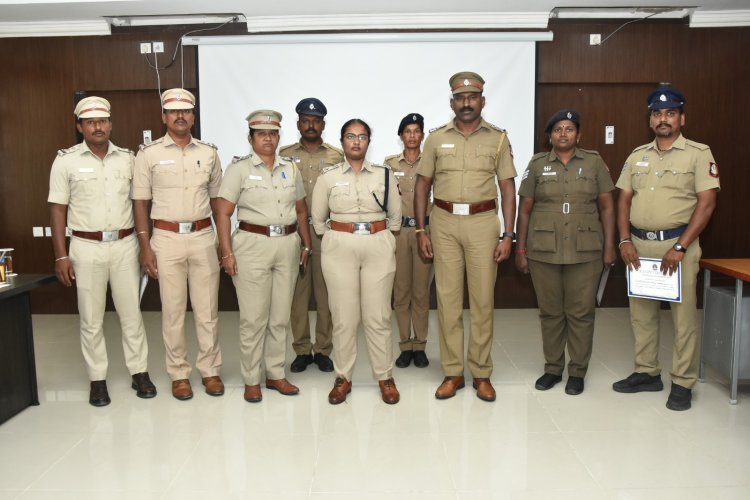 இன்ஸ்பெக்டர் பார்தசாரதி உள்ளிட்ட 8 பேருக்கு எஸ்.பி.சான்று வழங்கினார்!
