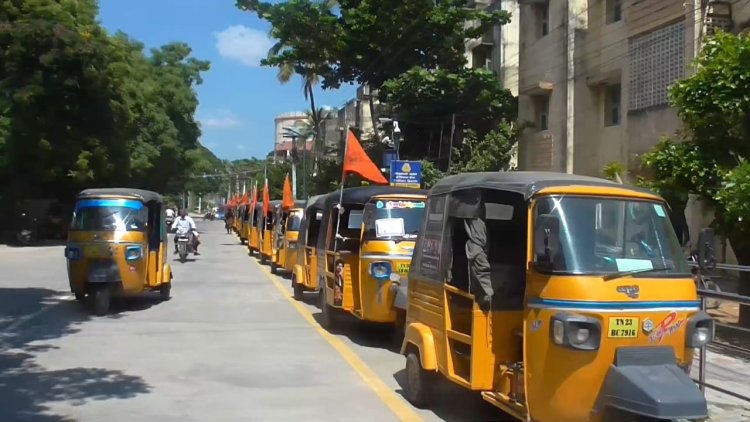 ரேபிடோ, ஒலா, உபர் சர்வீஸ் கூடவே கூடாதம்! ஆட்சியரிடம் மனு அளித்த ஆட்டோக்காரர்கள்!