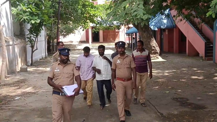 அட காமுகா? மனுஷனாடா நீ?