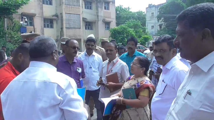 ஆட்சியர் அலுவலகத்தை திடீர் முற்றுகையிட்ட பழங்குடிமக்கள்!