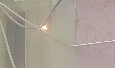  கலெக்டர் ஆபிசில் வெடித்து எரிந்த மின்வயர்கள்! ஓட்டம் பிடித்த மக்கள்!