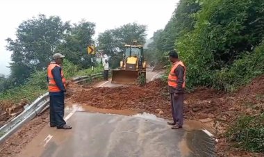 சந்தன மலைப் பாதையை மறித்த பாறைகள்!