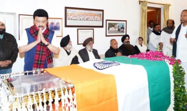 புரட்சிகரமான நூறுநாள் வேலை   திட்டத்தை கொண்டுவந்தவர் மன்மோகன் சிங்! அஞ்சலி செலுத்திய பின் முதல்வர் மு.க.ஸ்டாலின் பேட்டி!!