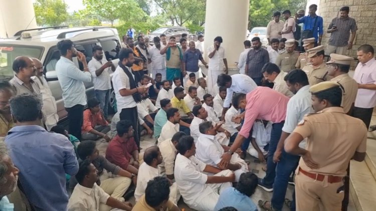 எஸ்.பி.யின் செயலைக் கண்டித்து தர்ணா செய்த இந்திய பார்வர்டு பிளாக் கட்சியினர்!