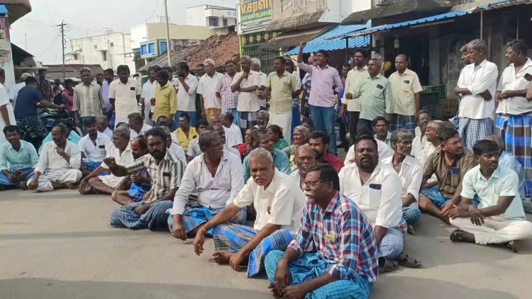மறியல் செய்த நெசவாளர்களின் வீட்டை ஆய்வு செய்த வட்டாட்சியர்!
