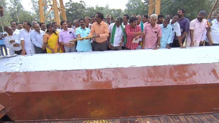 கறும்பு பிழிவை ஆட்சியர் துவக்கி வைத்தார்!