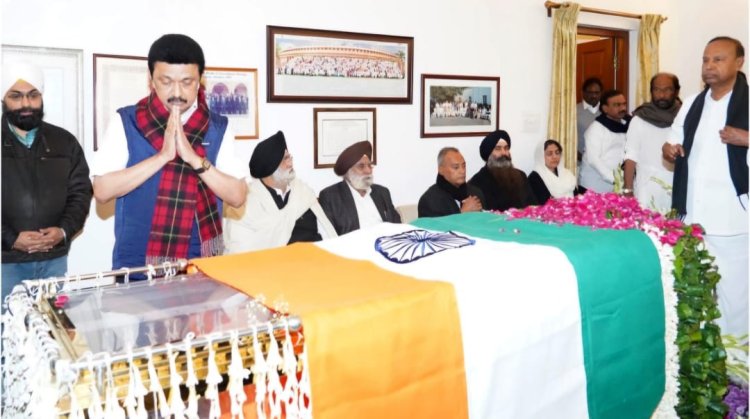 புரட்சிகரமான நூறுநாள் வேலை   திட்டத்தை கொண்டுவந்தவர் மன்மோகன் சிங்! அஞ்சலி செலுத்திய பின் முதல்வர் மு.க.ஸ்டாலின் பேட்டி!!