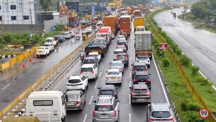 ஒப்பந்ததாரரின் அடாவடியால் தேசிய நெடுஞ்சாலையில் வாகனங்கள் அணிவகுப்பு! கம்மென்று இருக்கும் ஆட்சியர்!