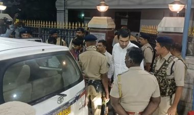 அமைச்சர் துரைமுருகன் வீட்டு அறை கதவுகள் கடப்பாரையால் உடைக்கப்பட்டது!