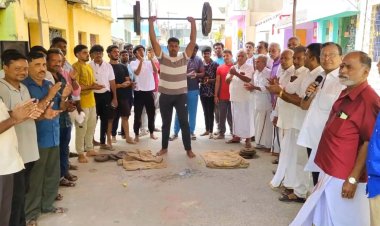 பொங்கல் விழாவில் பளு தூக்கி அசத்தல்!