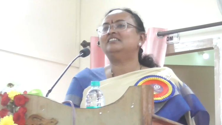 எங்கும் தமிழ்... எதிலும் தமிழ்... இங்கு இல்லையா?!திருவள்ளூவர் பல்கலையில் ஆங்கிலத்தில் நடைபெற்ற விழா!