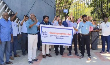 தூய நெஞ்சக் கல்லூரியின் முன்பு கோஷம்!