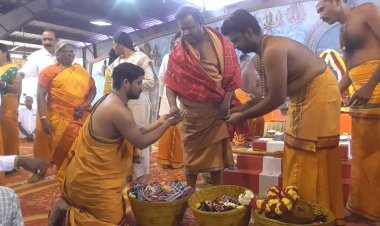 10 மற்றும் 12 ஆம் வகுப்பு மாணவர்களுக்கு எழுதுகோல் வழங்கிய சக்தியம்மா!