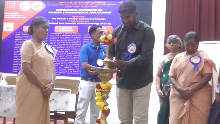 காட்பாடி அக்சீலியம் கல்லூரியில் சிலி நாட்டு பேராசிரியர்!