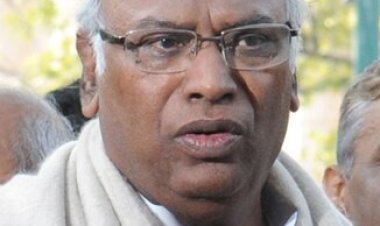 பொய் தகவல் அளிப்பதை தொடர்ந்து ஆர்.டி.ஐ.சட்டத்தை பலவீனப்படுத்த முயற்சி! கார்கே குற்றச்சாட்டு!