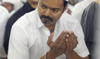 தவெக தலைவர் நடிகர் விஜய் இஸ்லாமியர்களுடன் நோன்பு திறந்தார்!