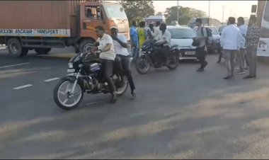 லாரியை நெடுஞ்சாலை குறுக்கில் நிற்கவைத்து அலப்பறை!