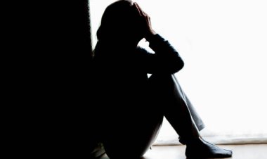 அப்பாவி பெண்ணின் வாழ்க்கையை சீரழித்த பேராசிரியர்!