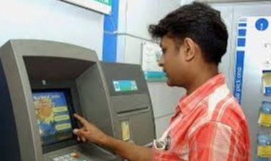 மே 1-ம் தேதி முதல் அமலுக்கு வரும் ஏ.டி.எம்.சேசைக்கட்டணம்! முதல்வர் எதிர்ப்பு!