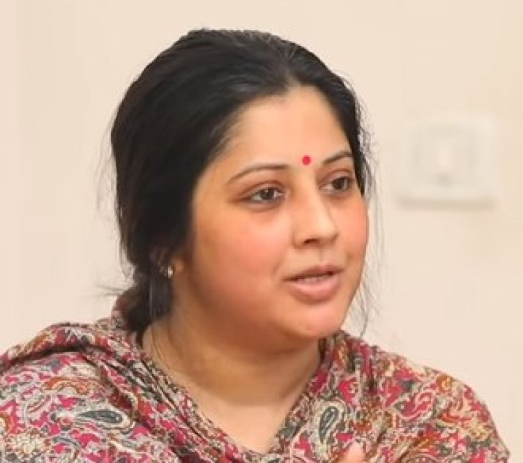 நானா பாலியல் தொழிலாளி? நடிகை விஜயலஷ்மி மனவருத்தம்!