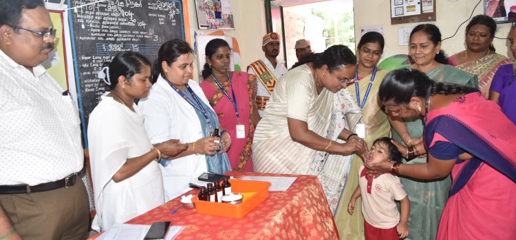 . சத்து திரவம் வழங்கிய கலெக்டர்!