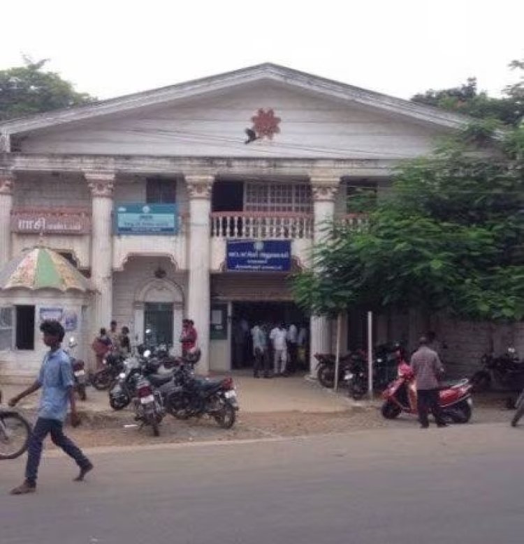 என்னம்மா.... இப்படி பண்றிங்களேம்மா? சுடுகாட்டு இடத்தை மீட்டுத்தர கோரியவர்களை போராட தூண்டிய இன்ஸ்பெக்டர்!