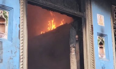 இரண்டு மாடி செருப்பு குடோனில் தீ!