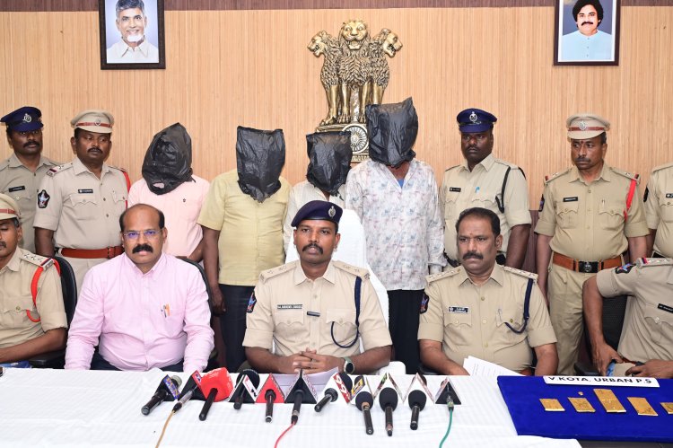 தங்க பிஸ்கட்டுகளை கொள்ளையடித்த காங்கிரஸ் கவுன்சிலர் கைது! சித்தூர் எஸ்பி பாராட்டு!