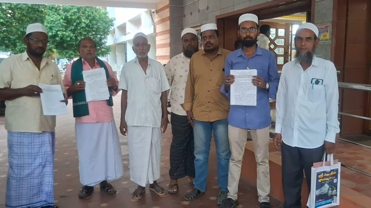 மூனு வருஷமாச்சும்மா! சுவரை கட்டித்தாங்க!